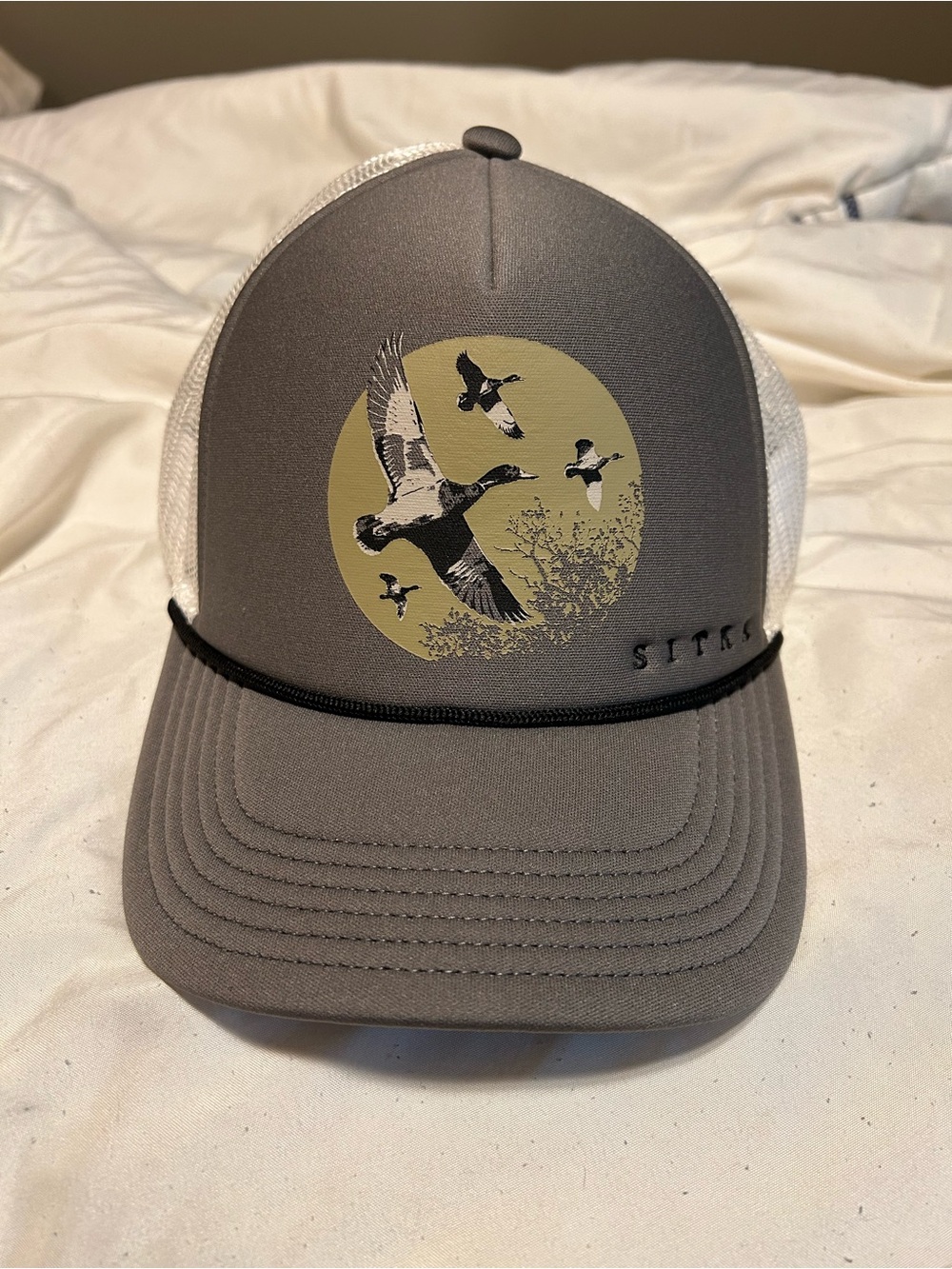 Sitka Men’s Gray & White Duck Flight Mesh Trucker Hat